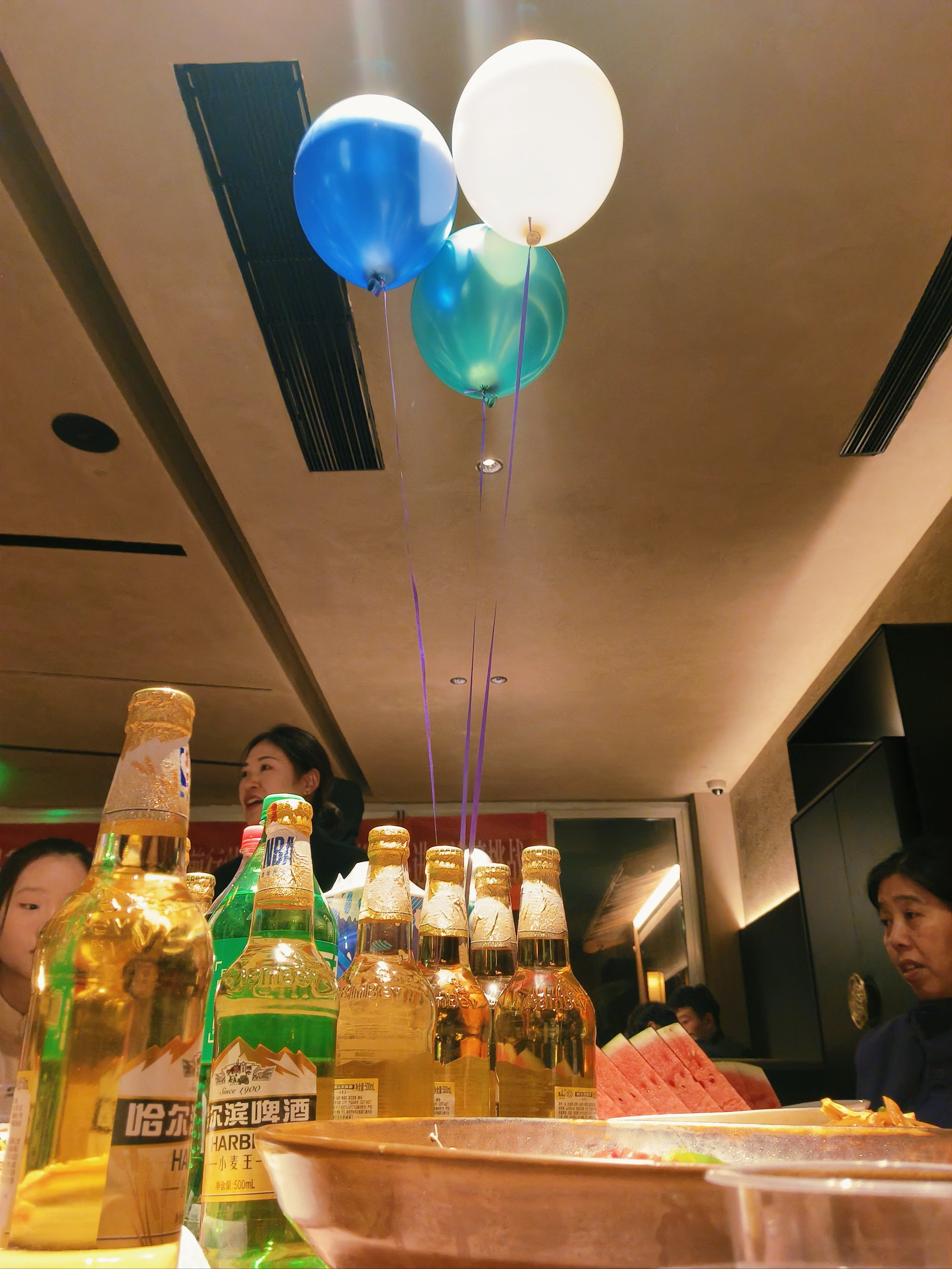 开云体育官方网站-关于派对闪亮，狂欢纷生场面热烈充满快乐的信息