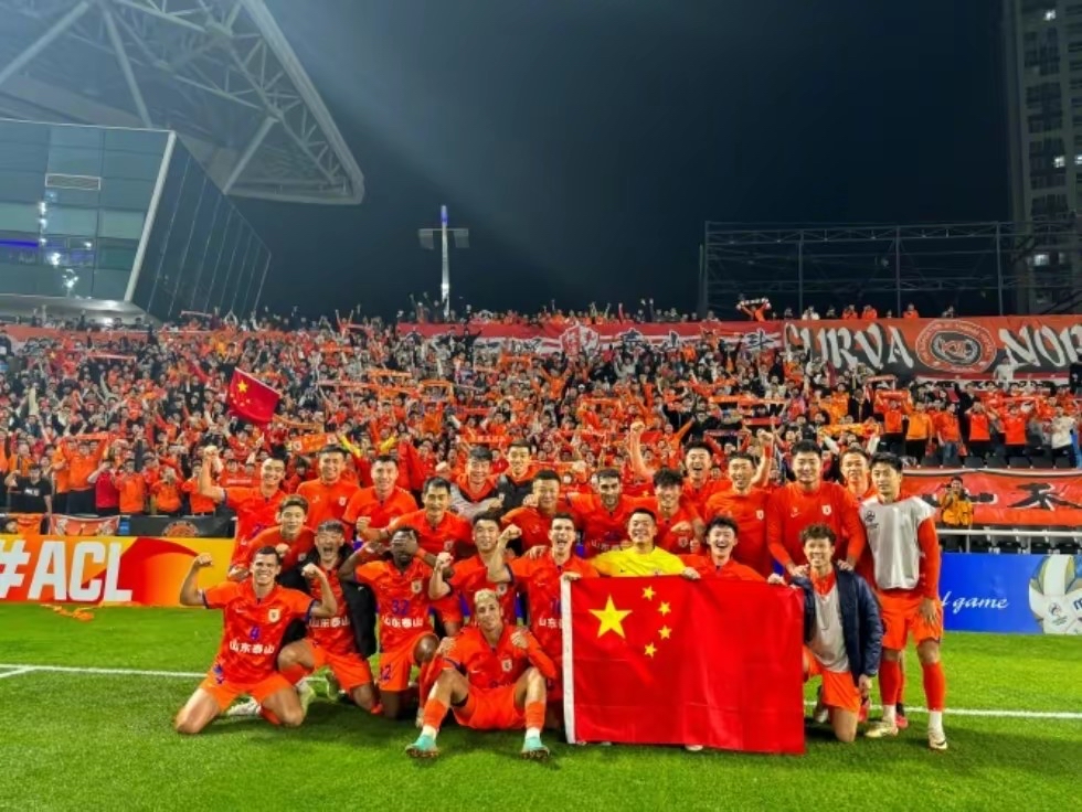 球队在比赛中取得了惊人的胜利