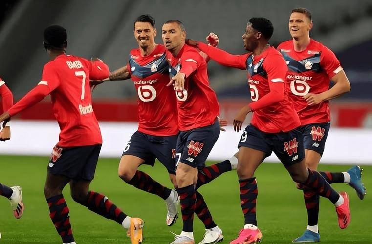 里尔新星崭露头角，助力球队冲击法甲冠军的简单介绍