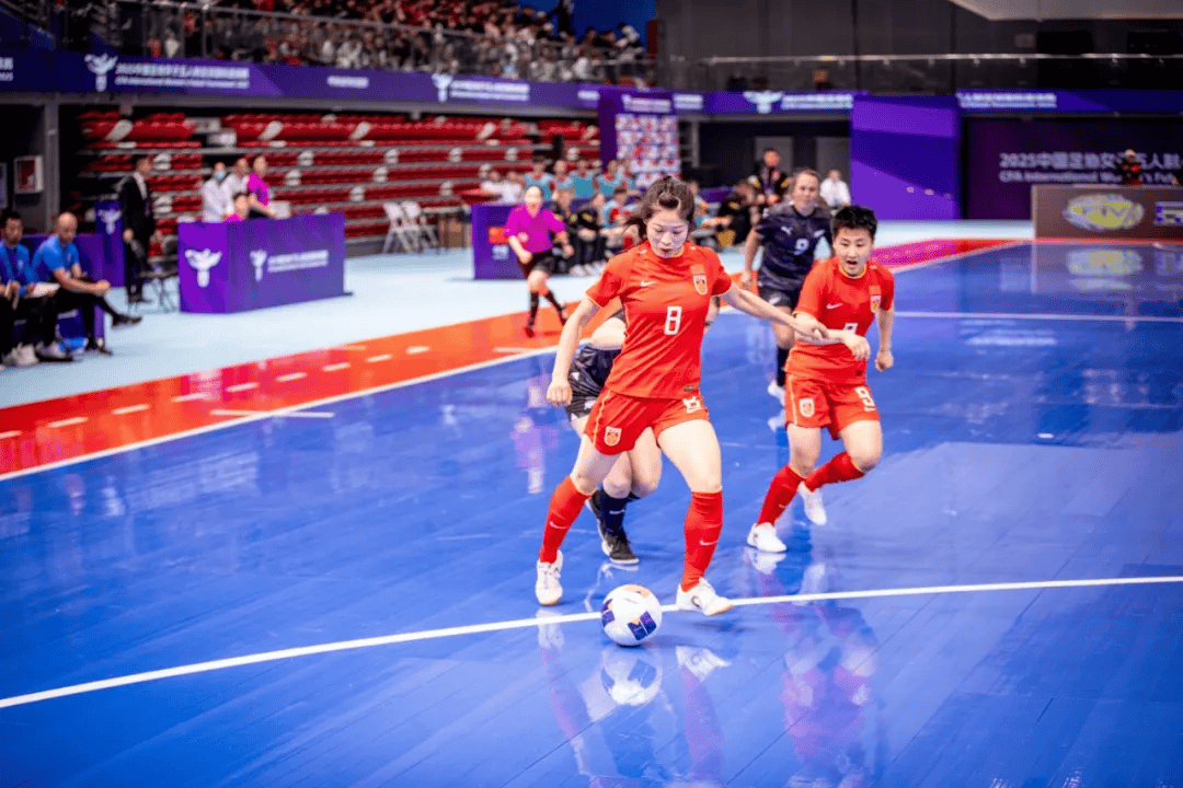 竞技盛宴:女足比赛场上火爆开赛的简单介绍 竞技盛宴:女足比赛场上火爆开赛的简单介绍