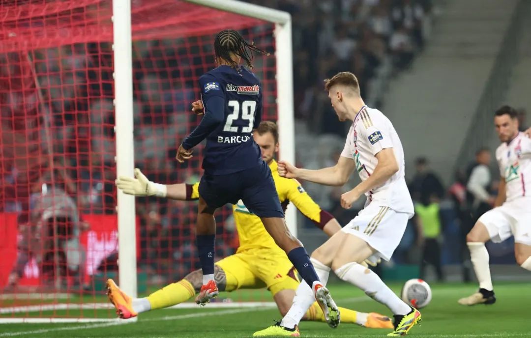 法国杯赛事:里昂胜利,晋级下一轮 法国杯赛事:里昂胜利,晋级下一轮