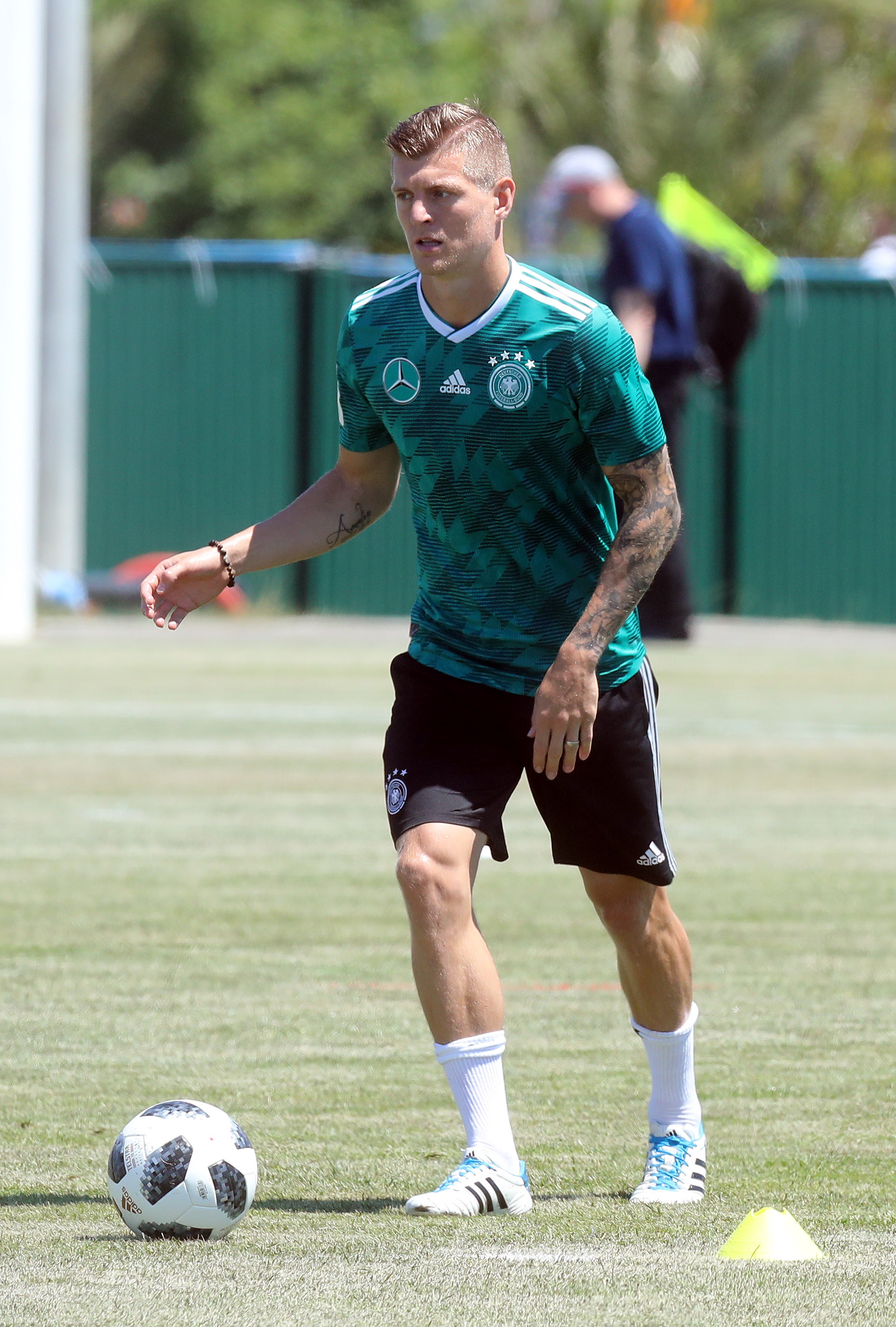 包含尼日尔队士气高昂，备战国际比赛的词条