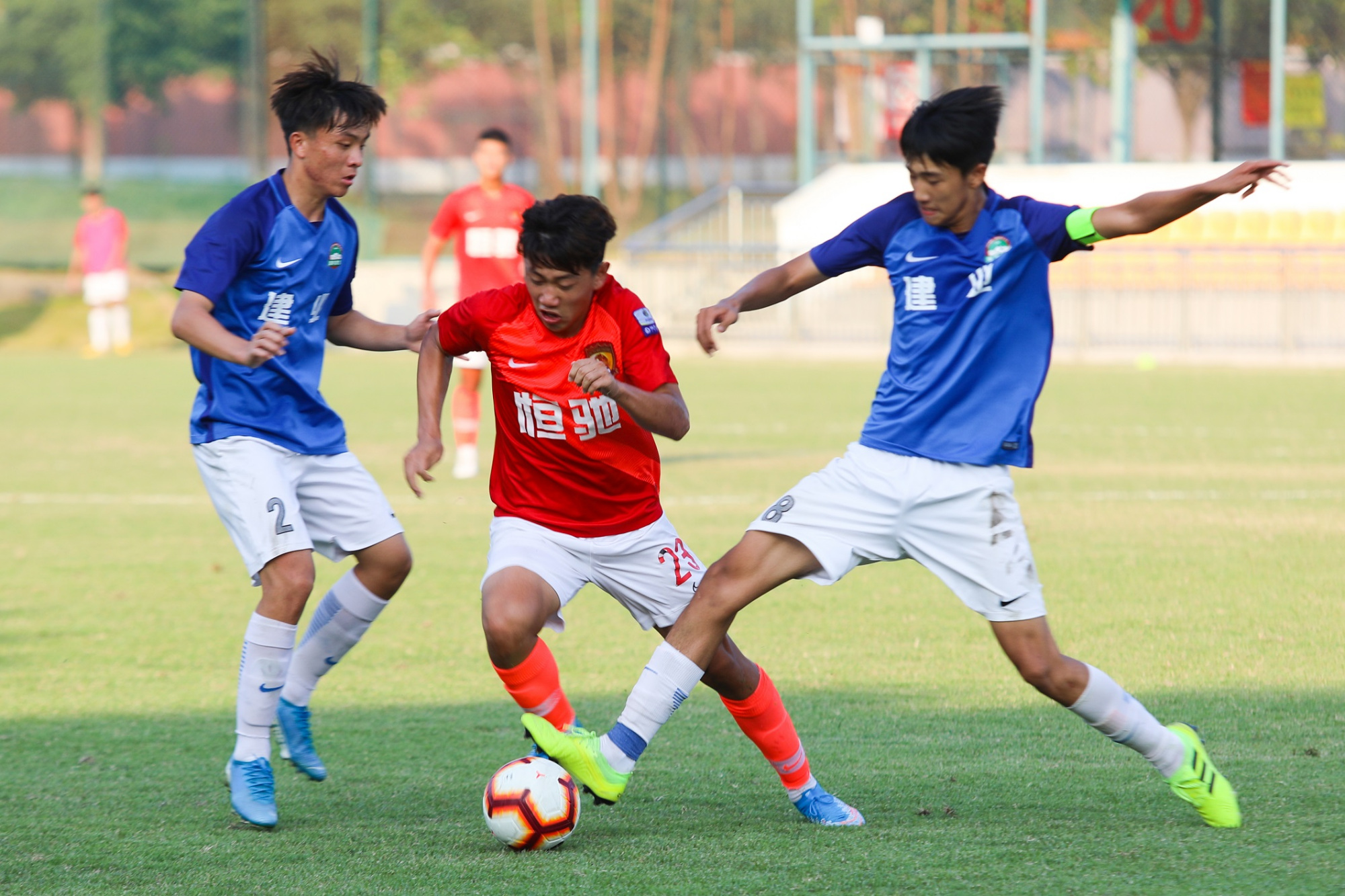 开云体育平台APP-凯泽斯劳滕队备战下一场比赛，迎接挑战