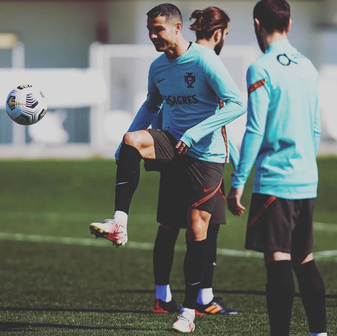 开云官网-葡萄牙队进一步提升训练强度