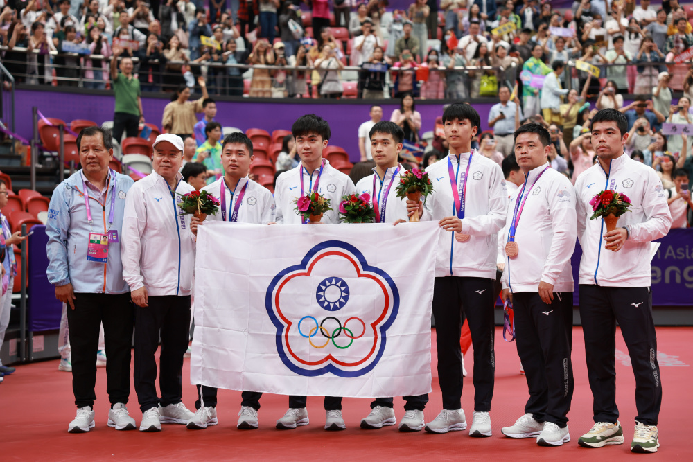 乒乓球团体赛中中国队夺冠