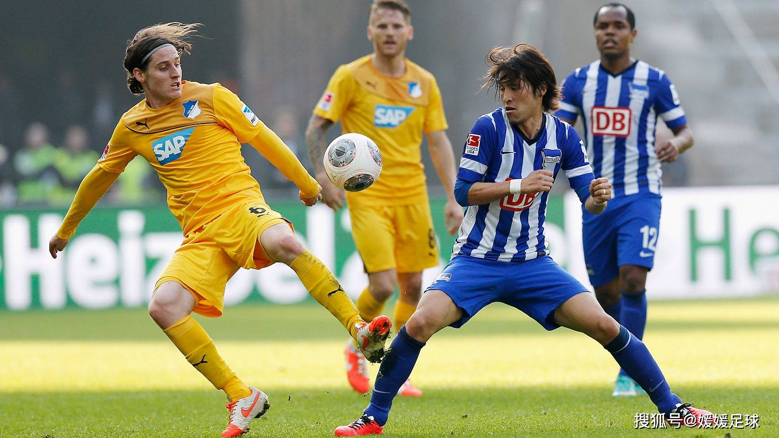 比勒费尔德队员奋力拼搏，成功逆转战局