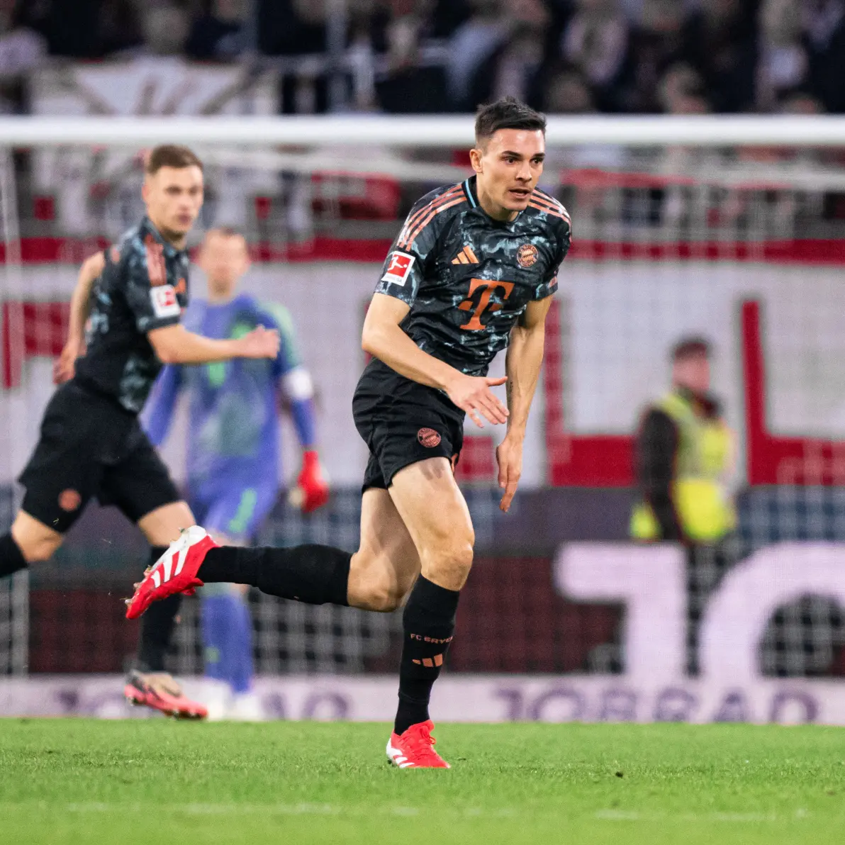 包含弗赖堡主场逆转获胜，令对手措手不及的词条