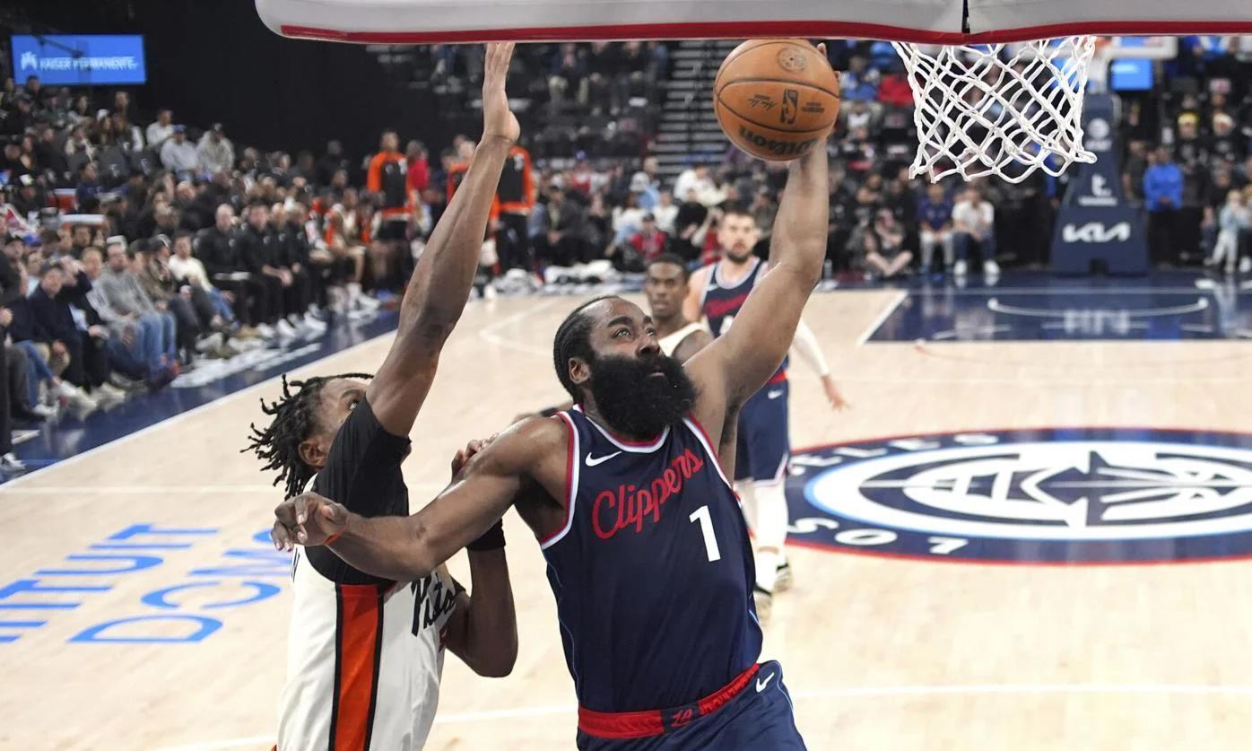 乔治奥尼尔，开拓者引发汤普森引发指挥