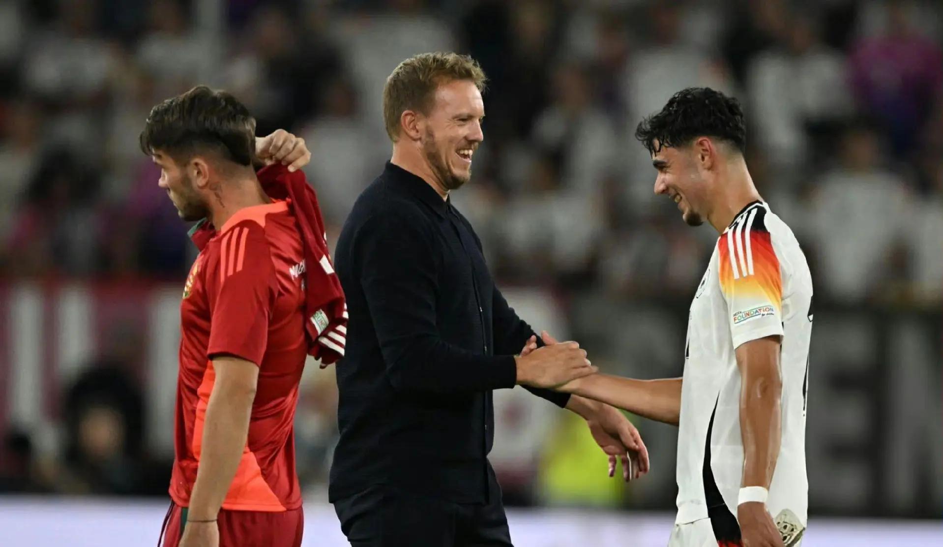 雷恩足球队在比赛中展现团结力量