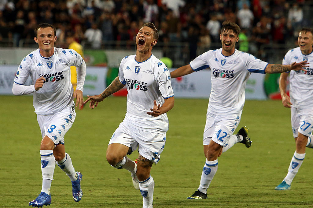 佛罗伦萨主场大胜卡利亚里，保级希望犹存