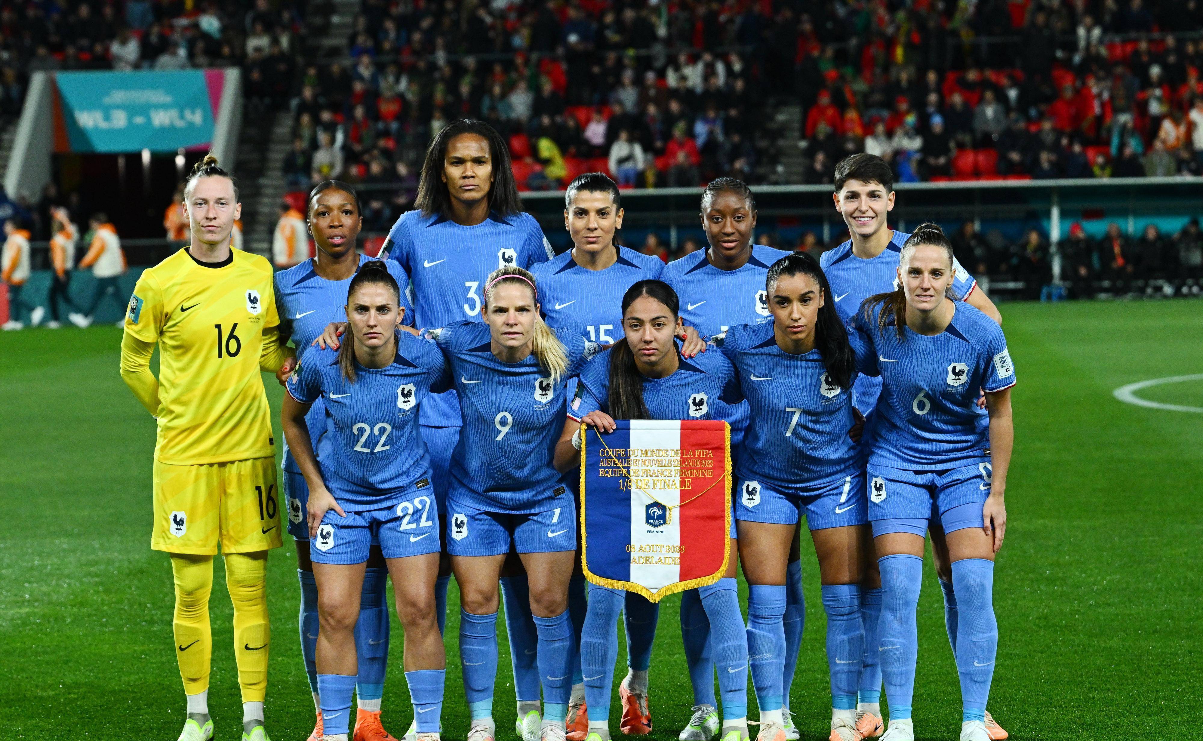 力克强敌，中国足球队晋级四分之一的简单介绍