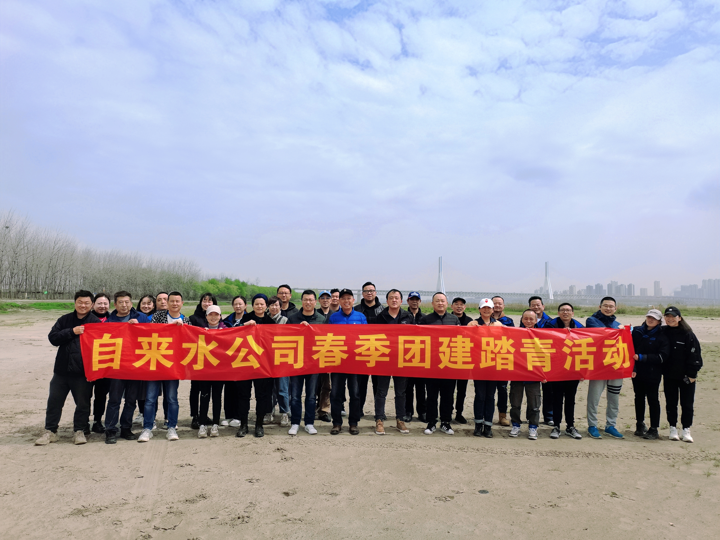 队员努力奋斗,团结协作创造佳绩 队员努力奋斗,团结协作创造佳绩