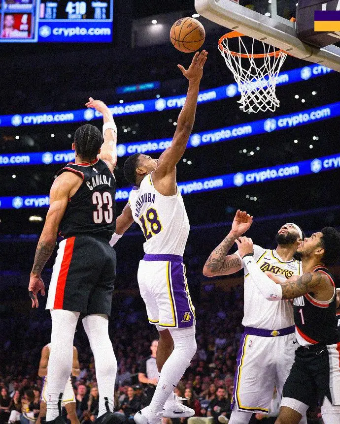 开拓者主场力克湖人,取得系列赛首胜 开拓者主场力克湖人,取得系列赛首胜