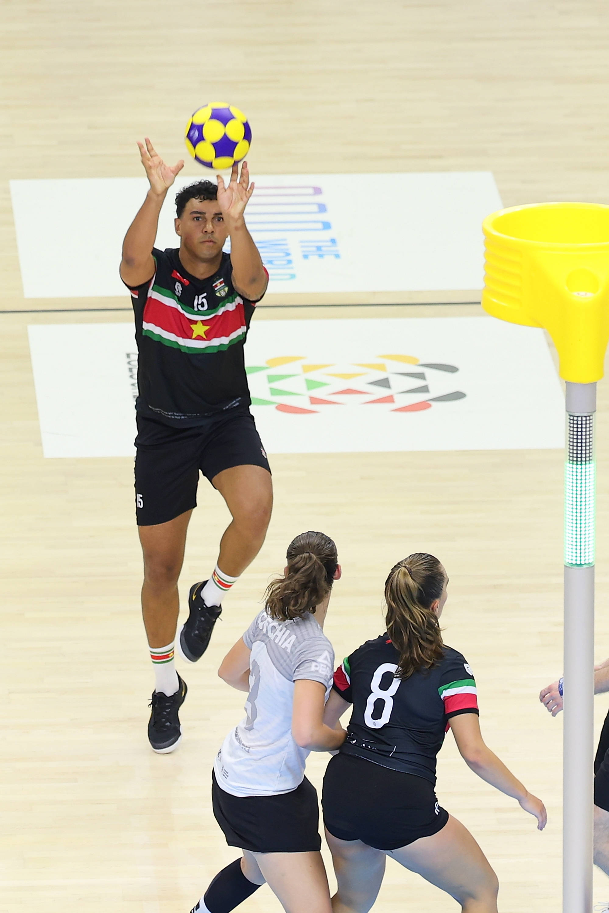 苏里南队晋级欧洲预选赛四强，诠释实力