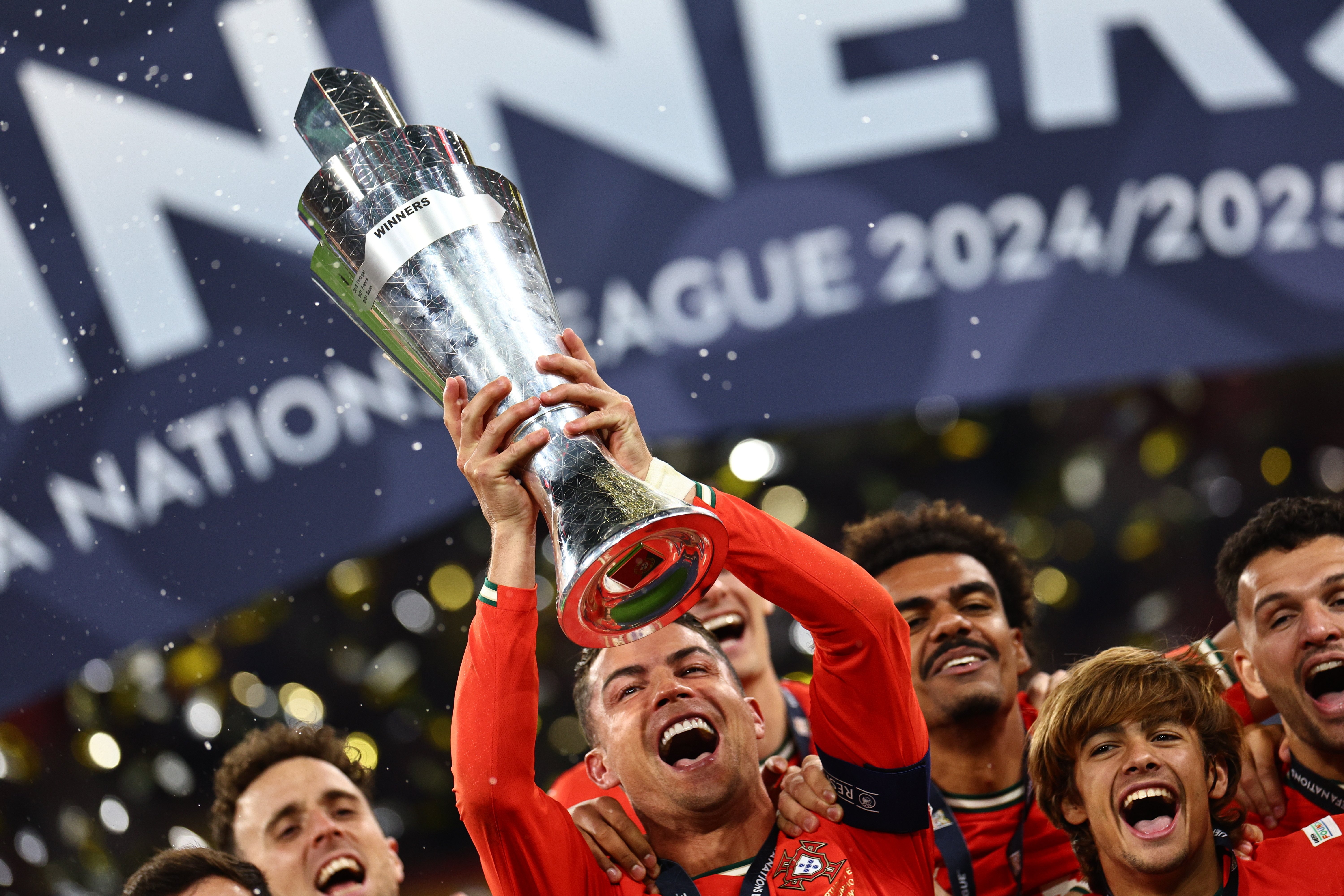 葡萄牙国家队战胜俄罗斯，成功晋级欧国联八强