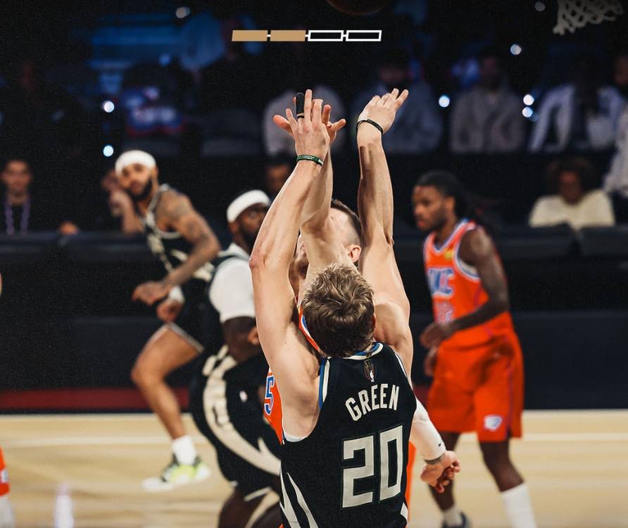 雄鹿全队发挥均衡,稳固西部领先地位 雄鹿全队发挥均衡,稳固西部领先地位