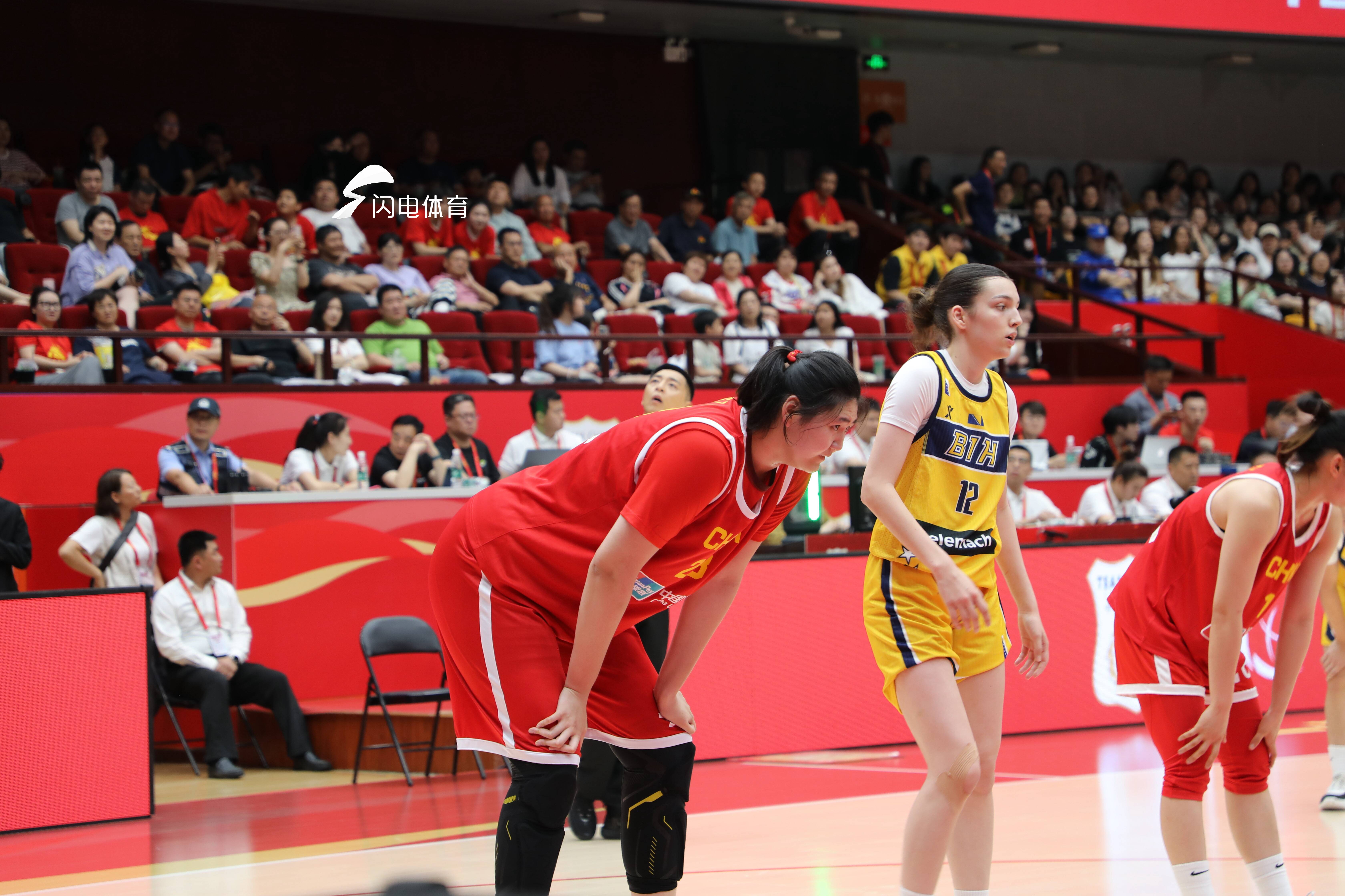 体育竞赛为球迷带来无尽欢乐，场上好戏连连