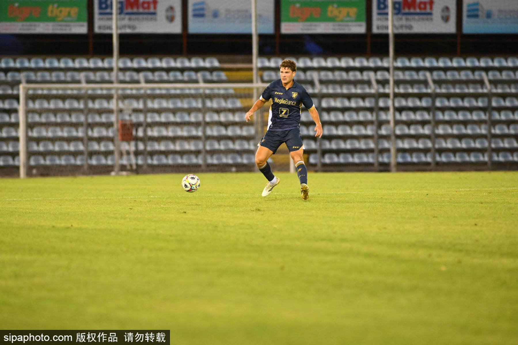 罗马客场逆袭弗罗西诺内取得胜利