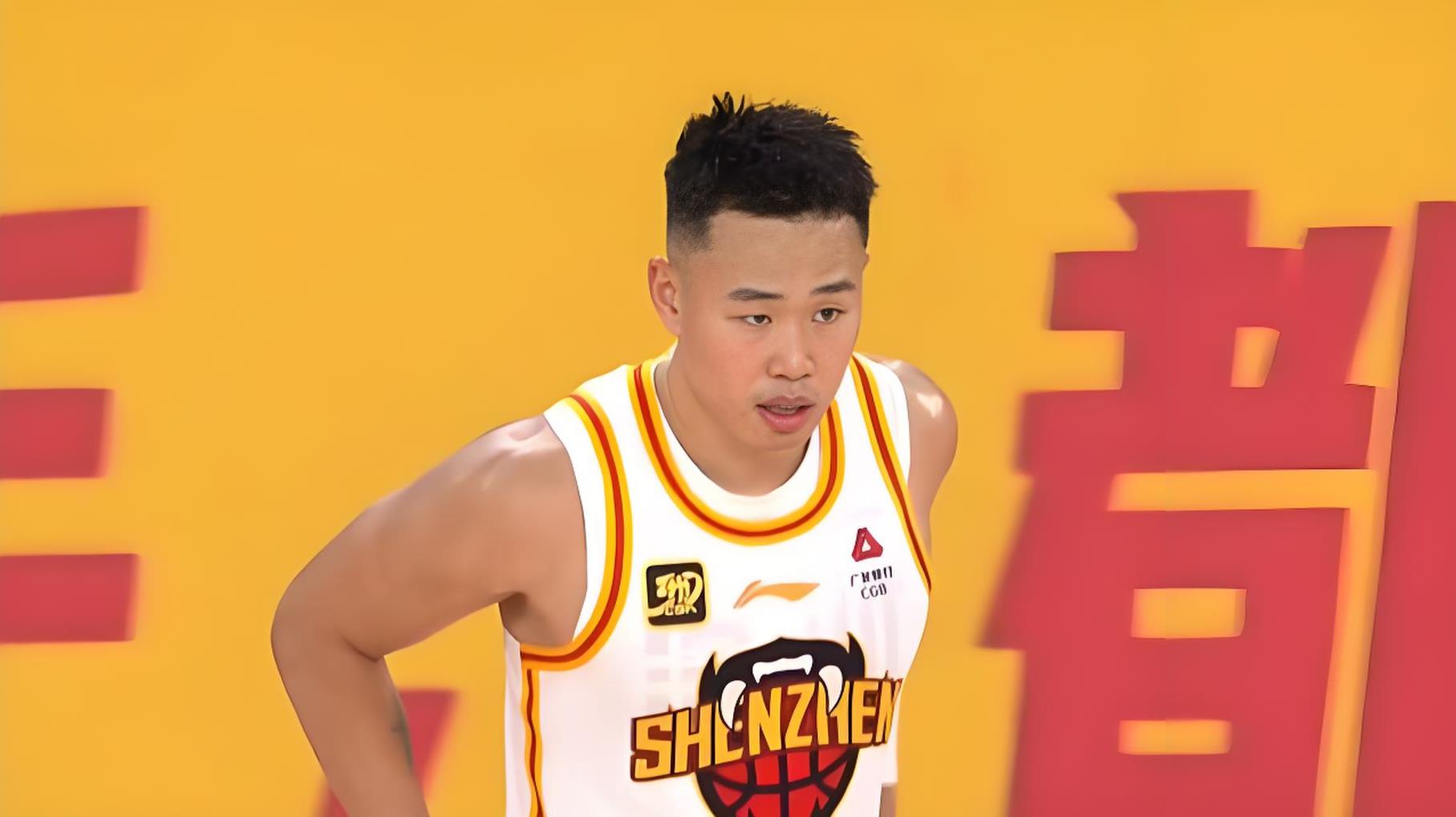 上海男篮险胜四川队,豪取胜利 上海男篮险胜四川队,豪取胜利