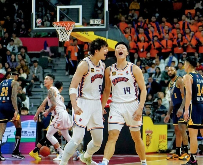 上海男篮险胜四川队,豪取胜利 上海男篮险胜四川队,豪取胜利