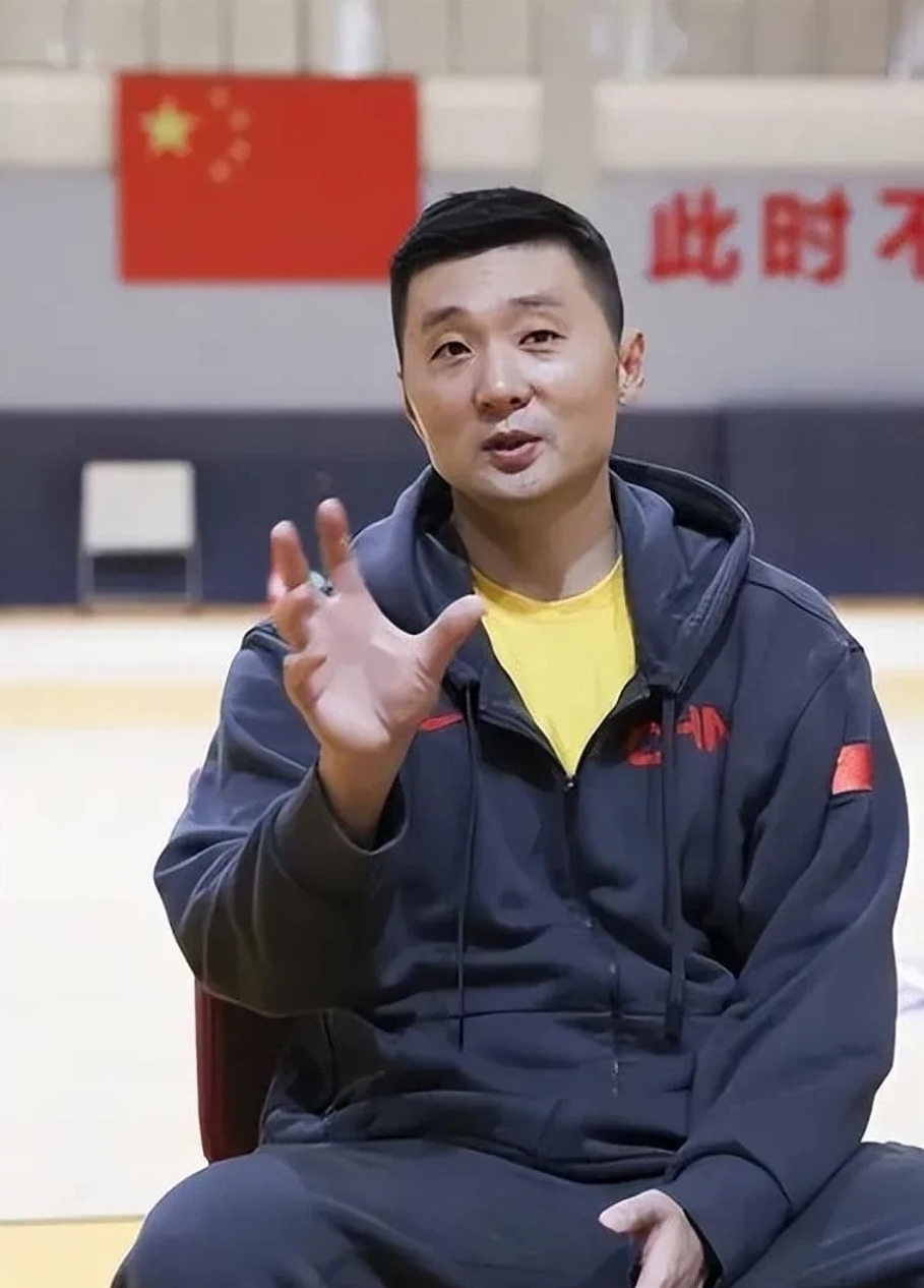 新疆队球员表现出色，主教练赞扬团队合作