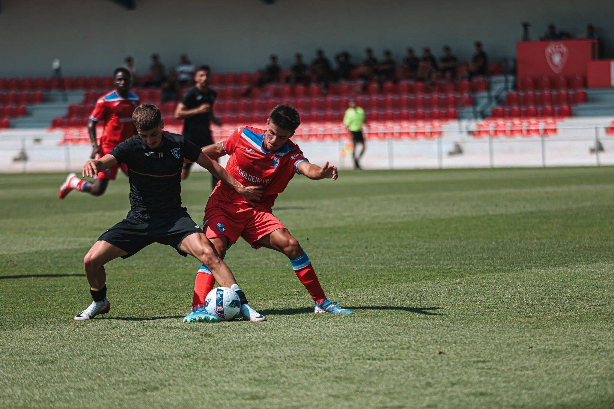 沙尔克主场告负,球队陷入连败泥潭 沙尔克主场告负,球队陷入连败泥潭