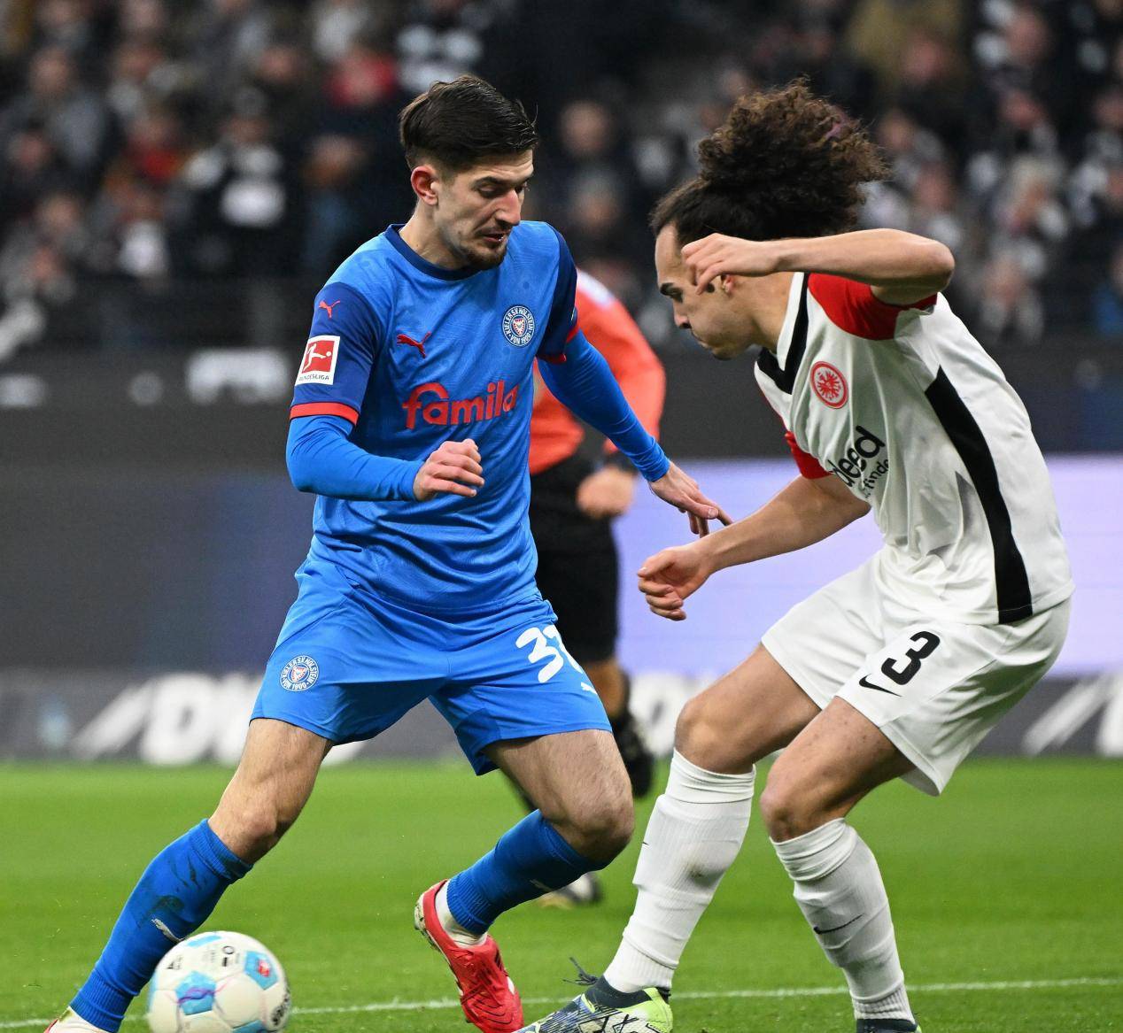 法兰克福后防坚固无阻，完胜对手