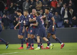 包含斯特拉斯堡连续不胜，暂时难以停滞困境的词条