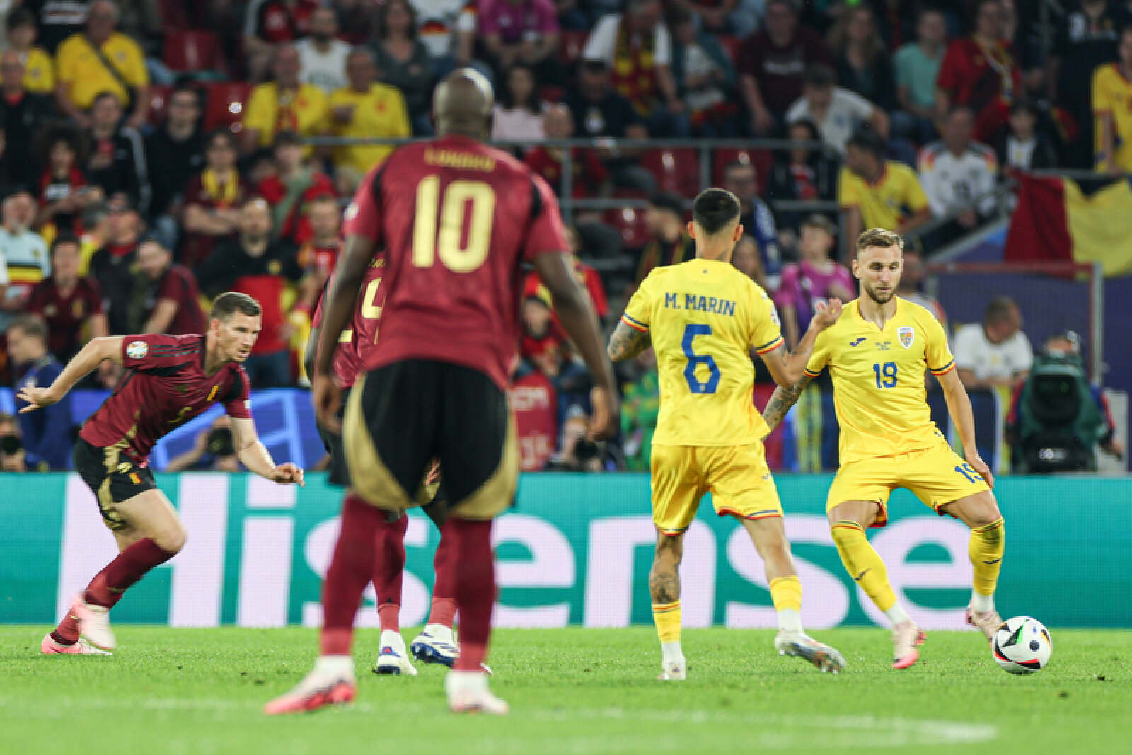 欧洲预选赛：场面凶悍，精彩不断