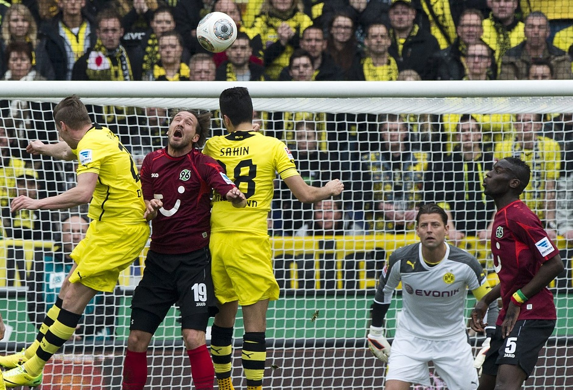 卡利亚里主场失利,球队保级形势严峻 卡利亚里主场失利,球队保级形势严峻