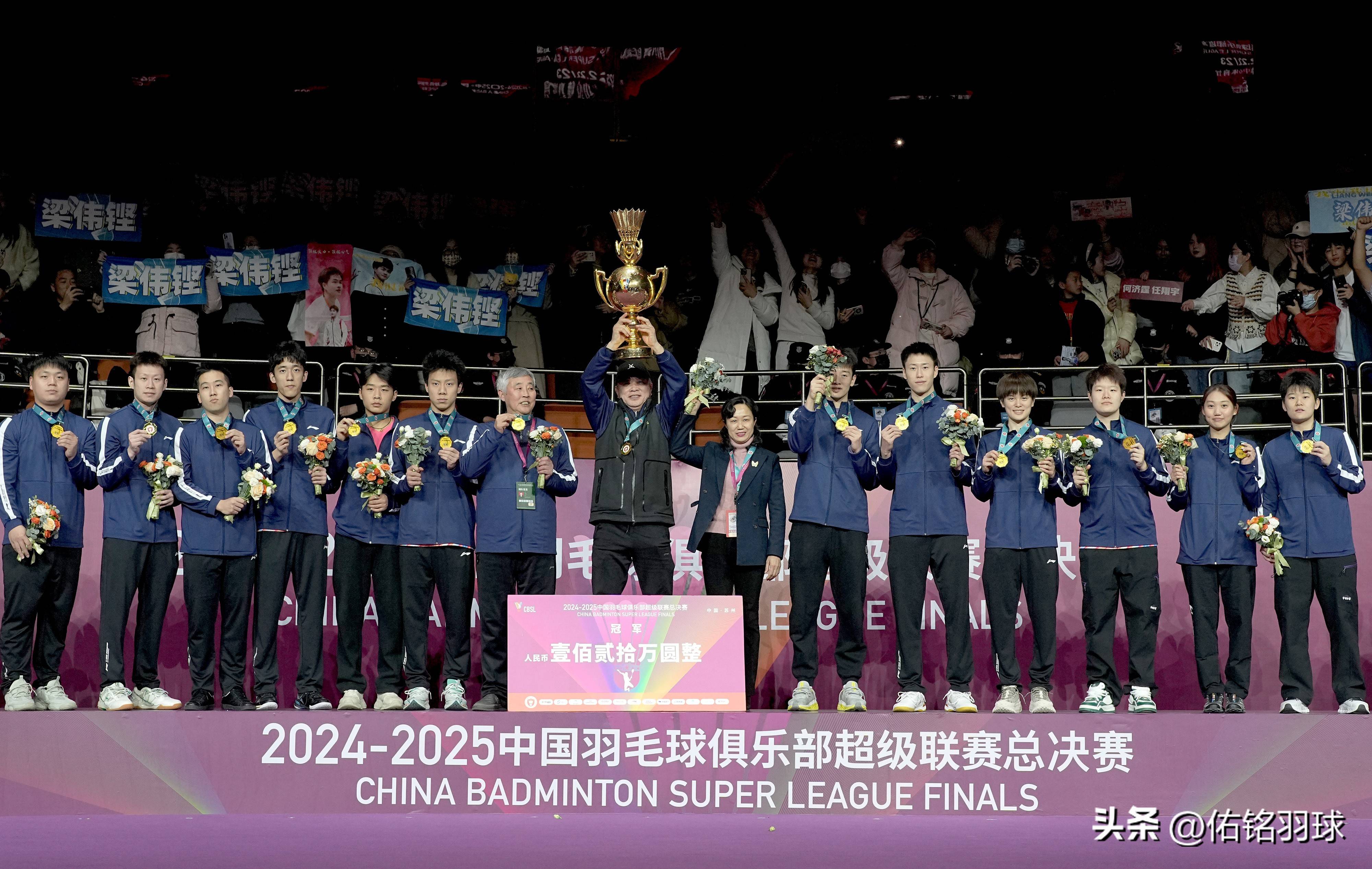 包含顶尖球队友谊角逐赛继续，实力比拼激烈的词条