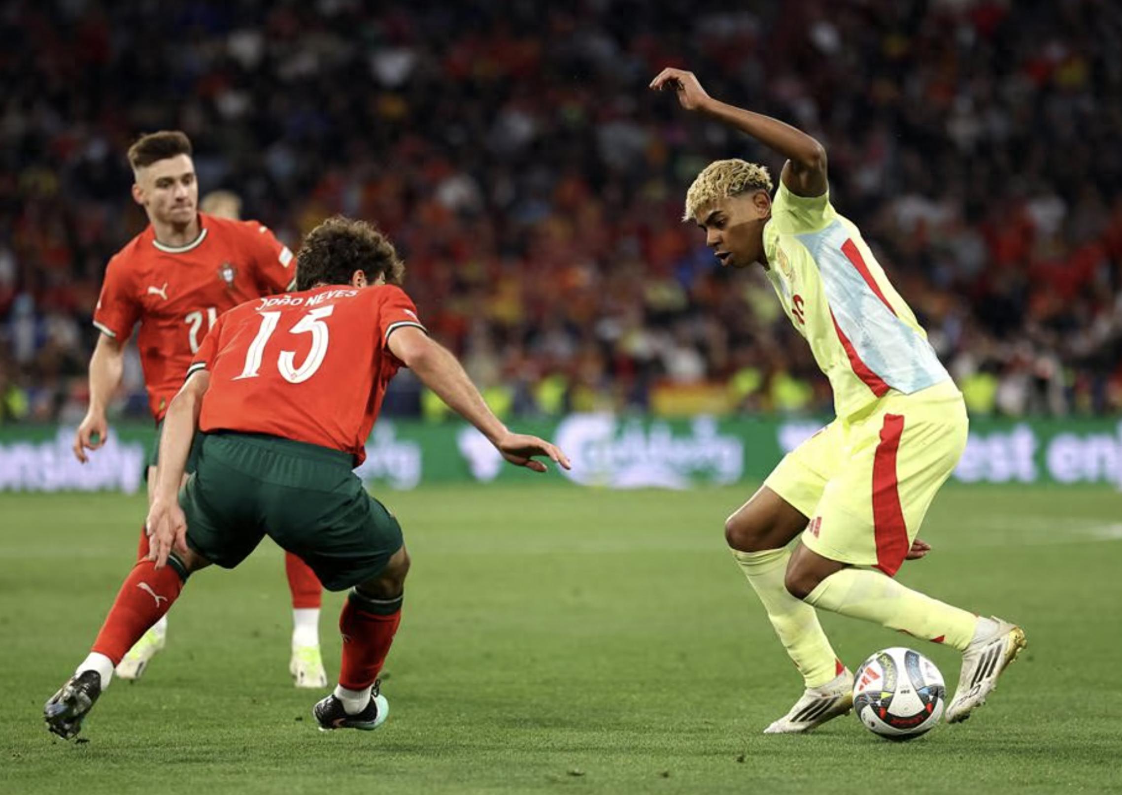 欧国联淘汰赛紧张进行,球迷心情跌宕起伏的简单介绍 欧国联淘汰赛紧张进行,球迷心情跌宕起伏的简单介绍