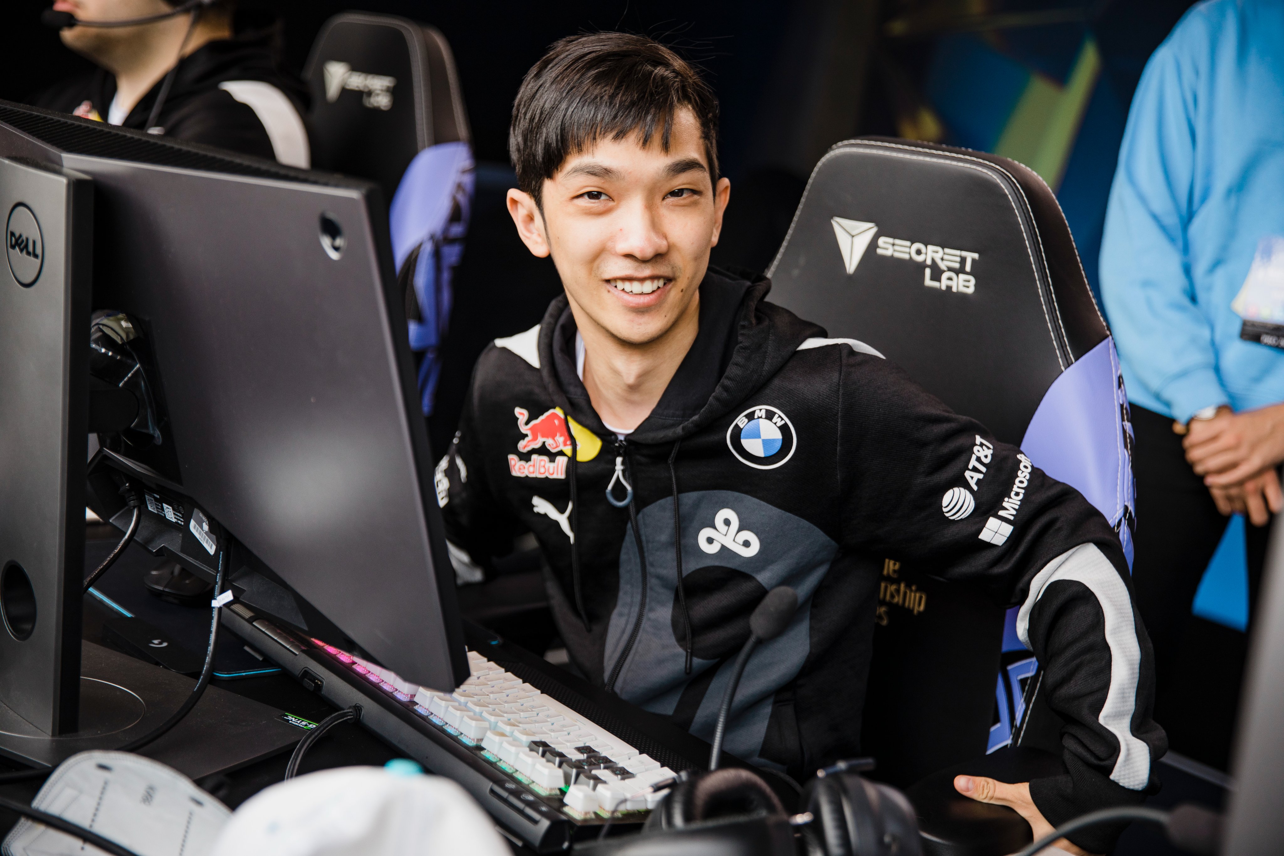 开云体育-EG险胜FPX，Gumayusi打出惊人五杀宿命之战小组赛，引爆全场热议的简单介绍