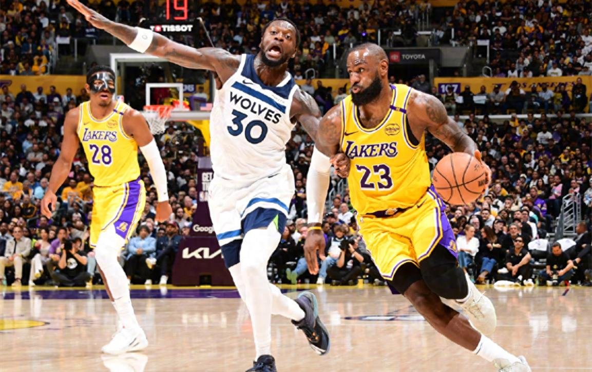 开云体育官方网站-詹姆斯砍下三双带领湖人胜开拓者