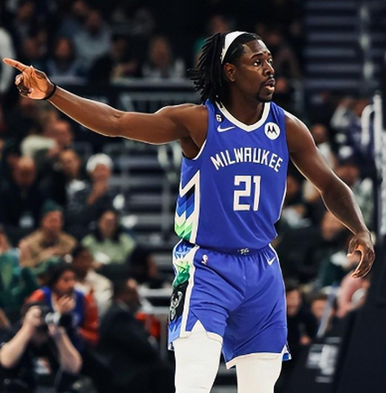 雄鹿主场胜利，稳定西部前四位置