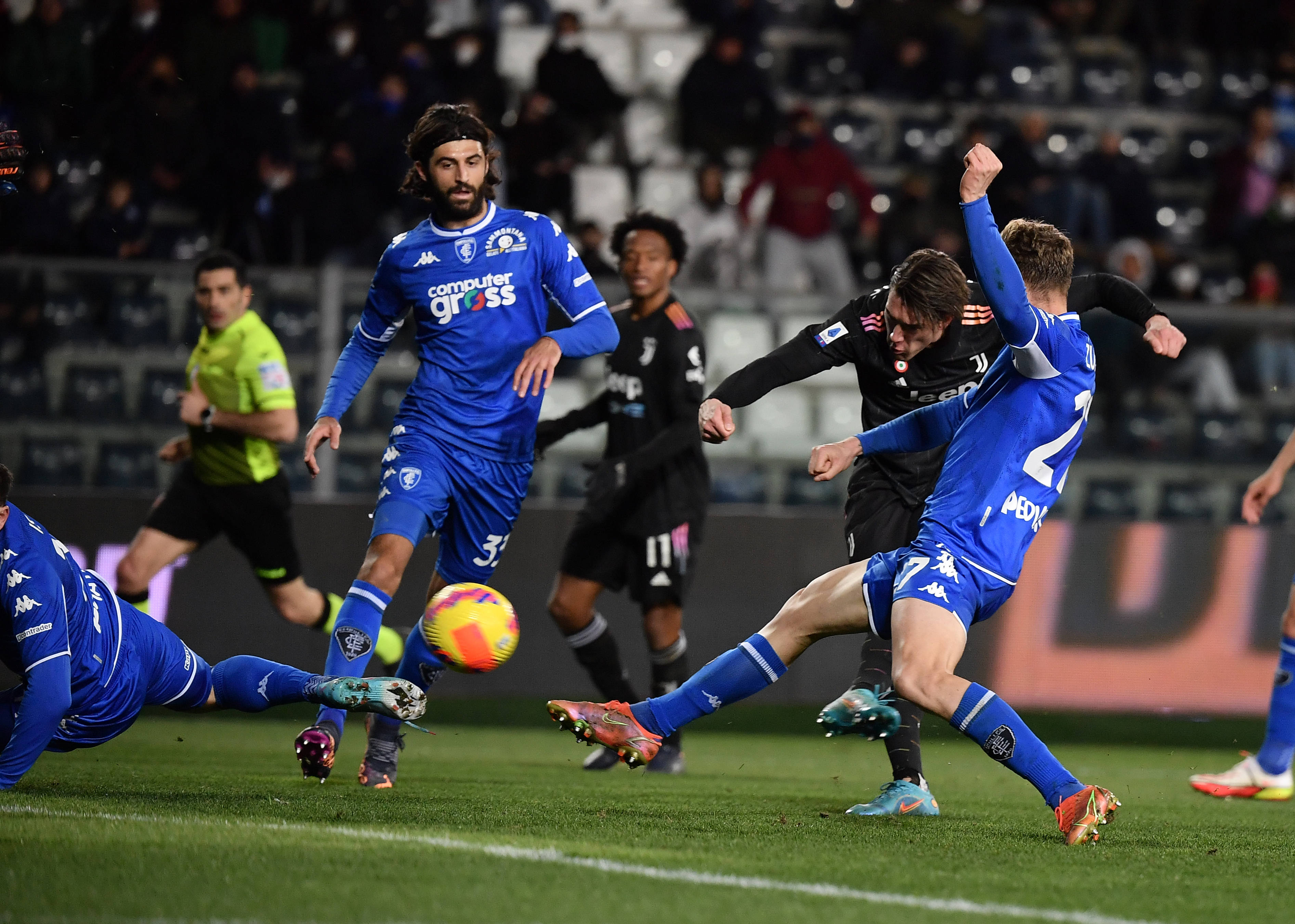 莱切斯特城深陷降级区,逼近保级线! 莱切斯特城深陷降级区,逼近保级线!